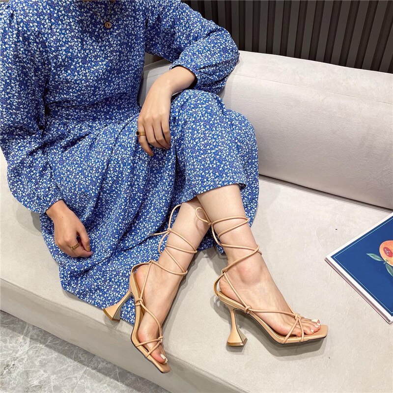 QEMD New Design Ankle Strap Sandals Women Square heel Party Lace-Up Summer Strange Style Sandal Shoes size 35-42Nouveau Design cheville sangle sandales femmes talon carré fête à lacets été étrange Style sandale chaussures tai