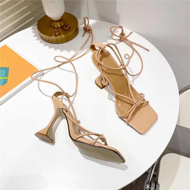 QEMD New Design Ankle Strap Sandals Women Square heel Party Lace-Up Summer Strange Style Sandal Shoes size 35-42Nouveau Design cheville sangle sandales femmes talon carré fête à lacets été étrange Style sandale chaussures tai