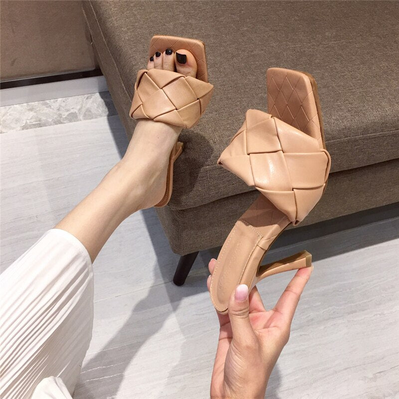 QEMD Women 9cm High Heels Mules Summer Sandals Replica Heels Slippers Prom Platform Weave Leather Shoes 9 cm talons hauts Mules été sandales réplique talons pantoufles bal plate-forme armure chaussures en cuir