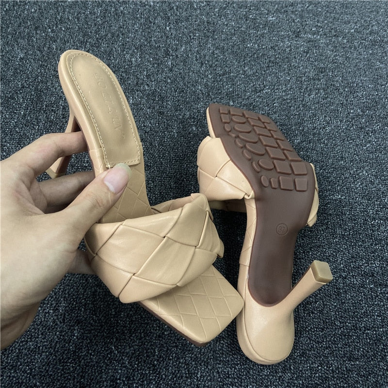 QEMD Women 9cm High Heels Mules Summer Sandals Replica Heels Slippers Prom Platform Weave Leather Shoes 9 cm talons hauts Mules été sandales réplique talons pantoufles bal plate-forme armure chaussures en cuir